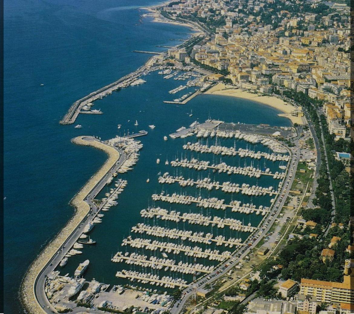Ampio Appartamento Centrale سانريمو المظهر الخارجي الصورة